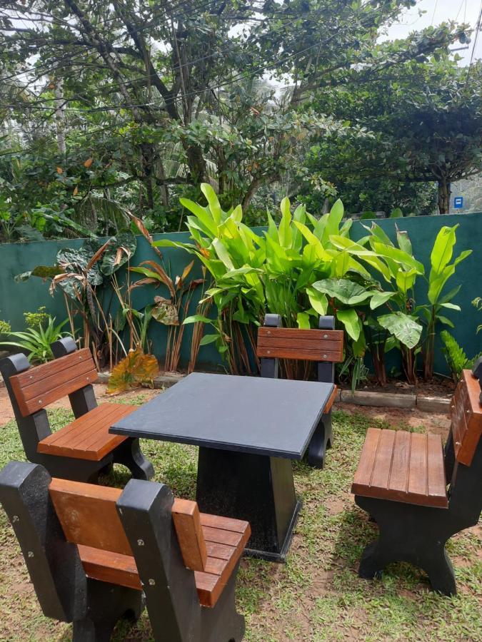 White Surfing Beach Resort Unawatuna Exterior foto