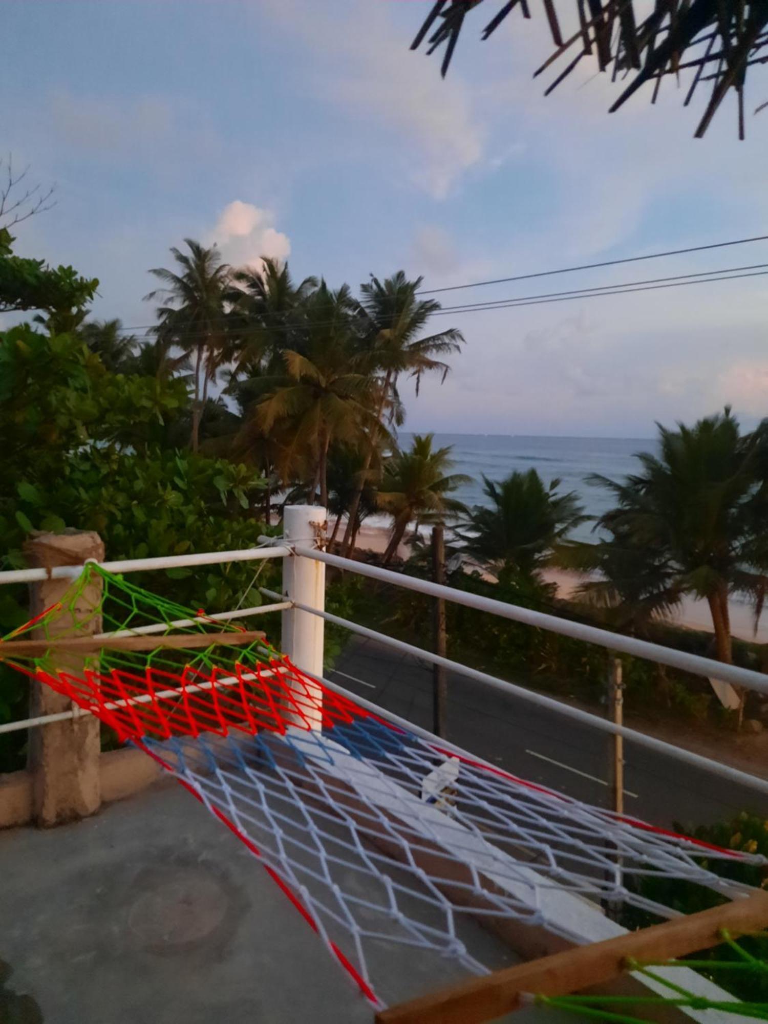White Surfing Beach Resort Unawatuna Exterior foto