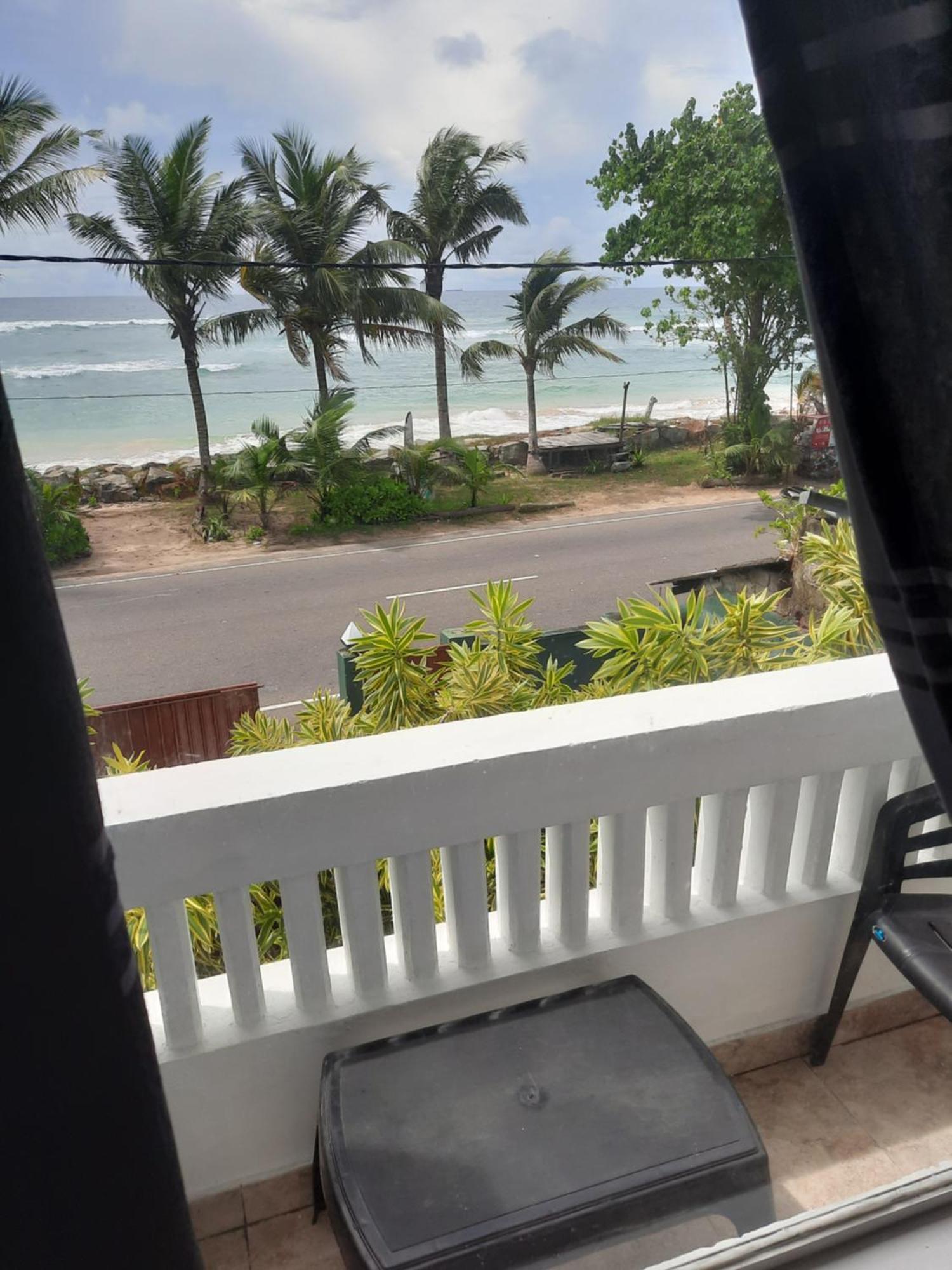 White Surfing Beach Resort Unawatuna Exterior foto