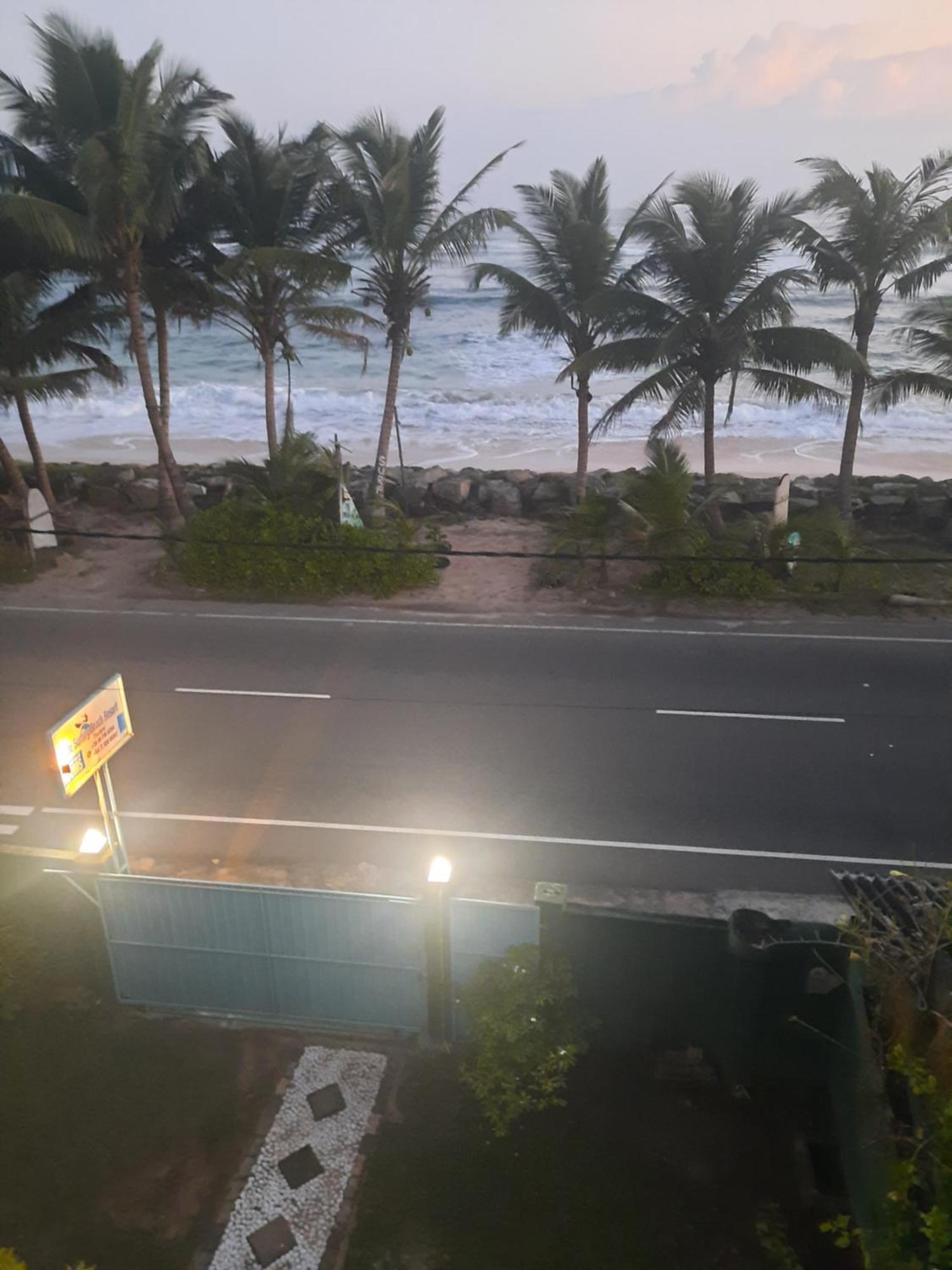 White Surfing Beach Resort Unawatuna Exterior foto
