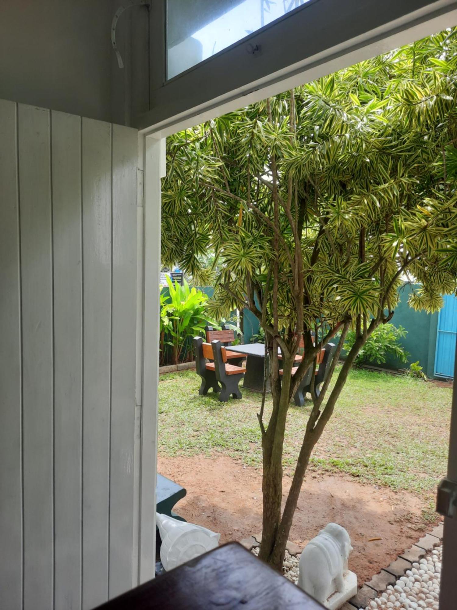 White Surfing Beach Resort Unawatuna Exterior foto
