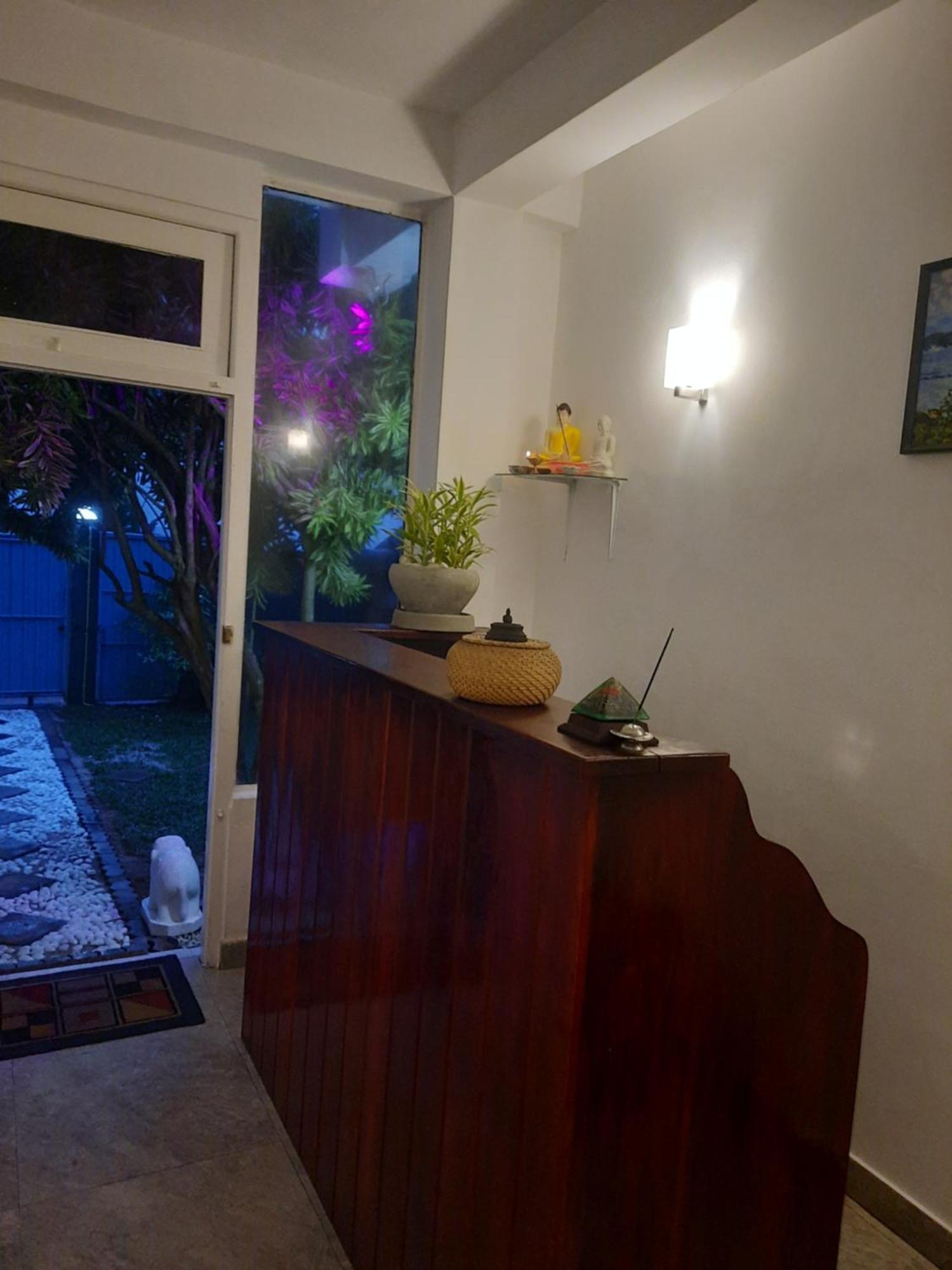 White Surfing Beach Resort Unawatuna Exterior foto