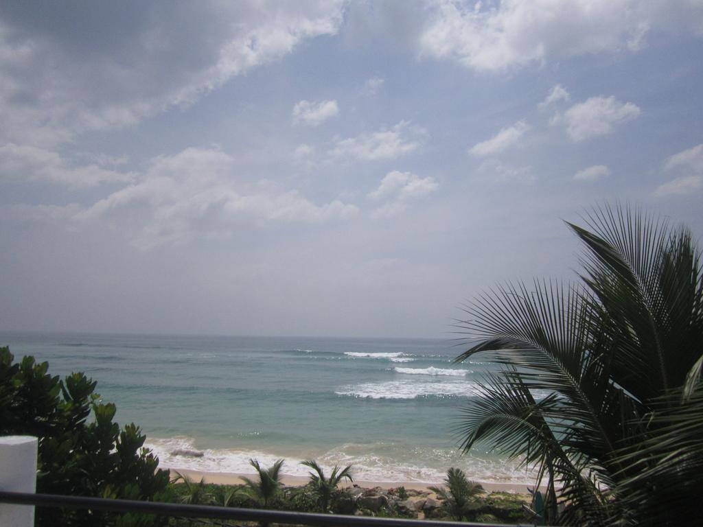 White Surfing Beach Resort Unawatuna Exterior foto